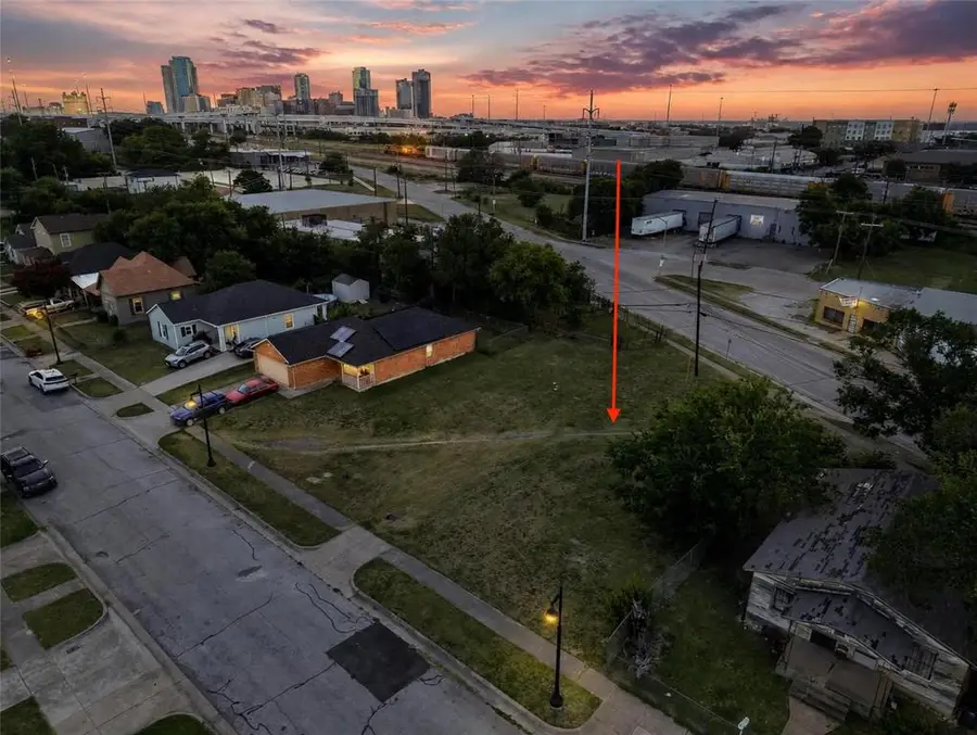 1125 E Broadway Avenue, Fort Worth, TX 76104 - #2