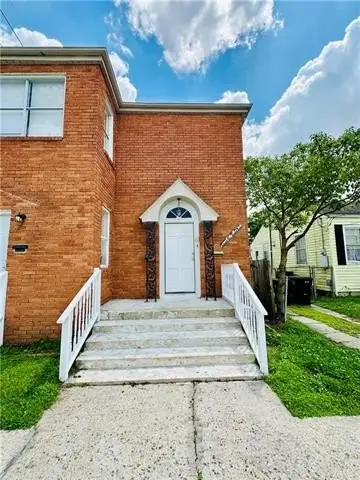 2639 ROBERT Street, New Orleans, LA 70115