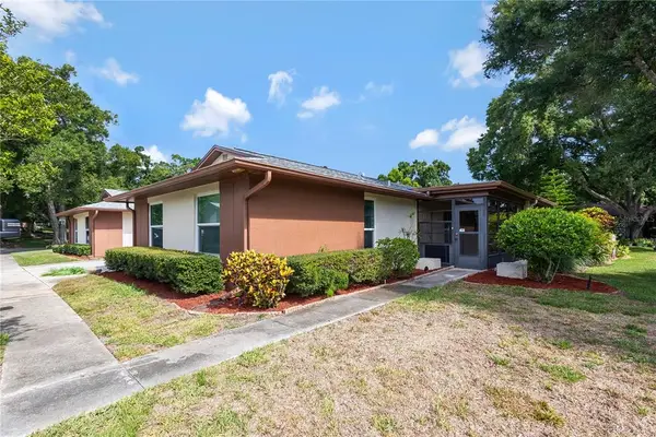 2261 Shelly Drive #D, PALM HARBOR, FL 34684