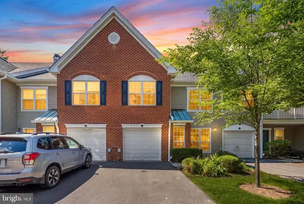 16 Lee Court, Plainsboro, NJ 08536