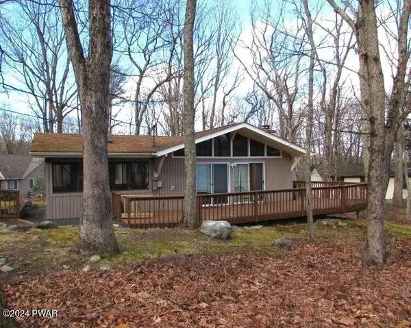 102 Surrey Lane, Lords Valley, PA 18428