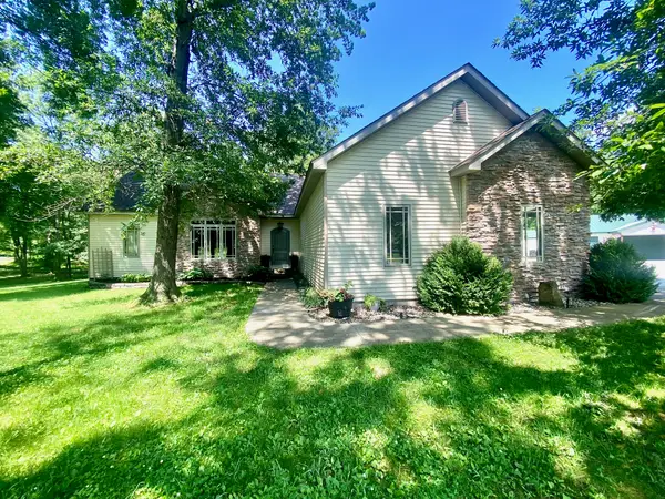 10950 Prestwick Dr Drive, Benton, IL 62812