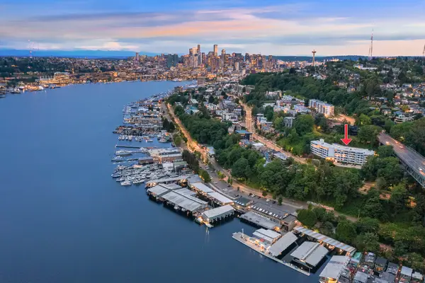 2565 Dexter Avenue N #303, Seattle, WA 98109