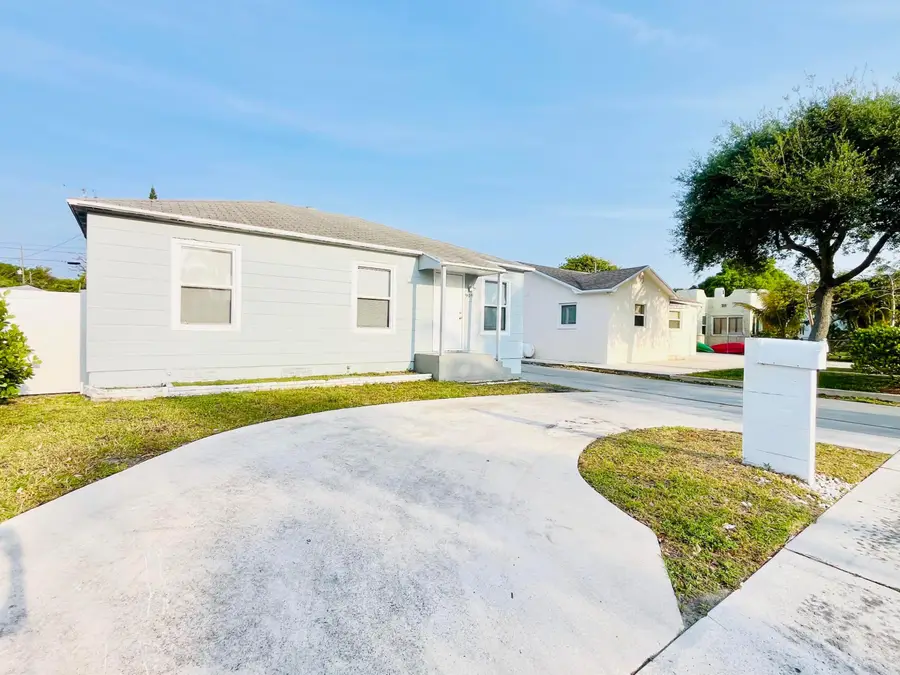 909 N C Street, Lake Worth Beach, FL 33460 - #2
