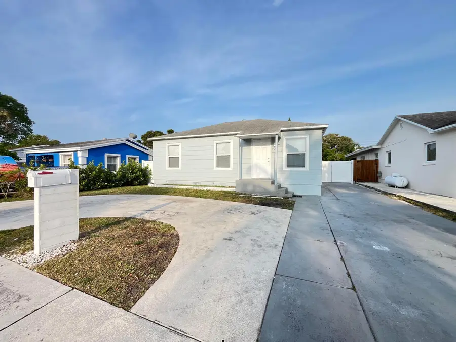 909 N C Street, Lake Worth Beach, FL 33460 - #3