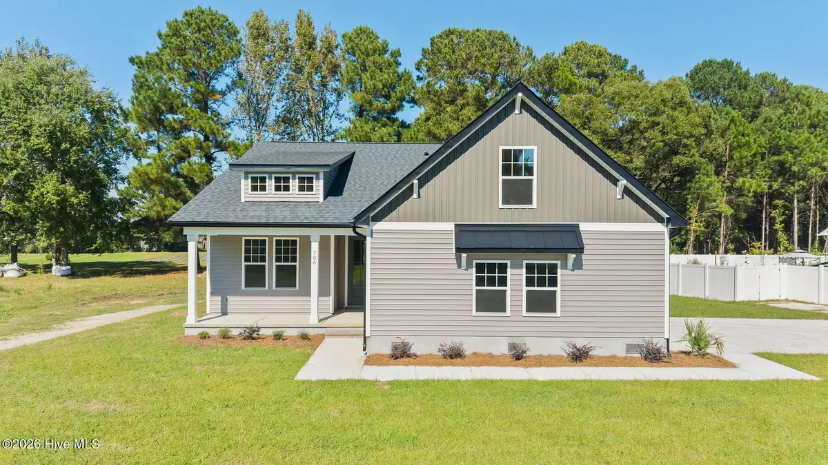 706 W Bridgers Street Ext, Burgaw, NC 28425 - #1
