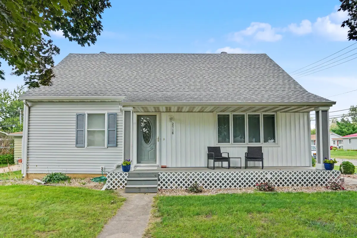 2718 E Ave Nw, Cedar Rapids, IA 52405 - #1