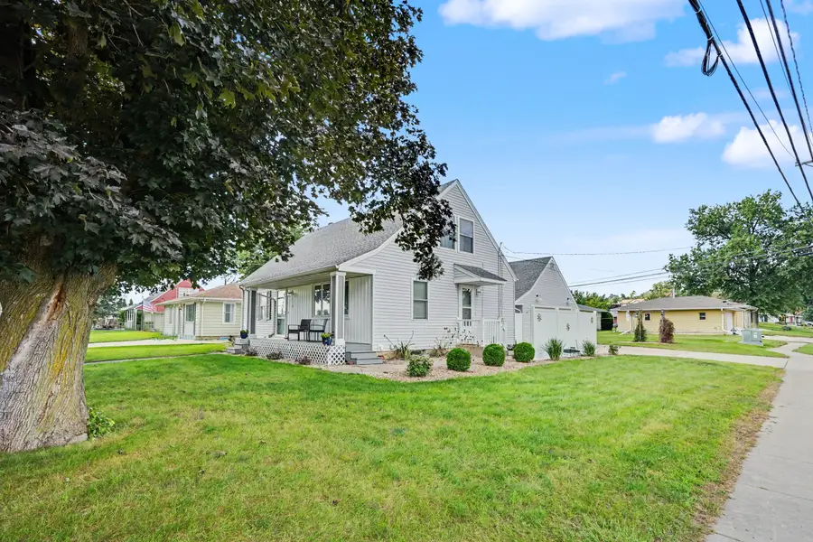 2718 E Ave Nw, Cedar Rapids, IA 52405 - #2