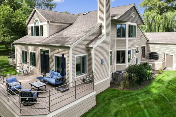 W304N2358 N Westwind Dr, Delafield, WI 53072