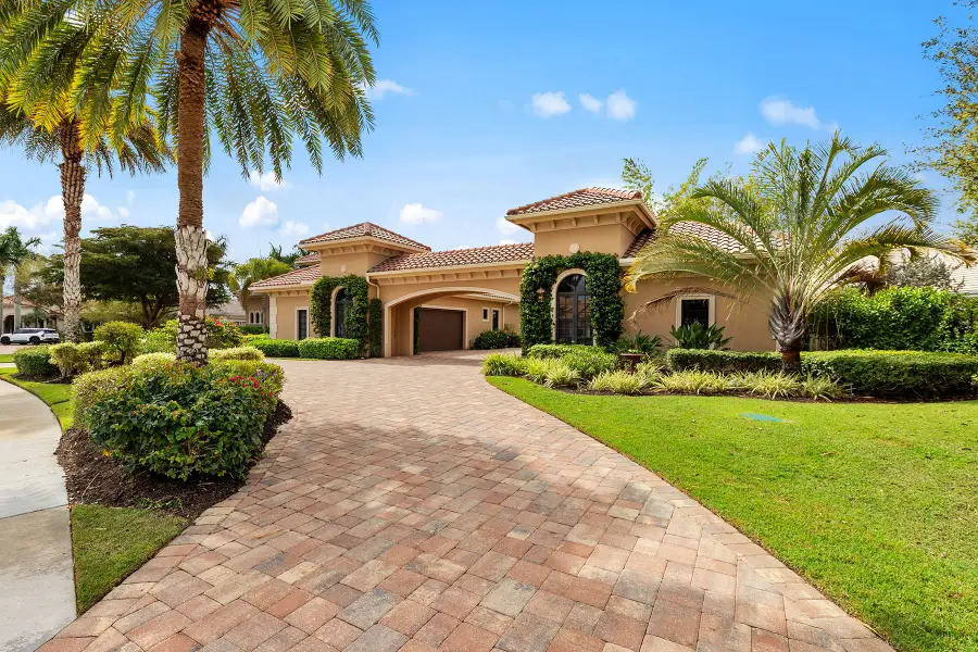 6081 Tamworth Court, Naples, FL 34119 - #3