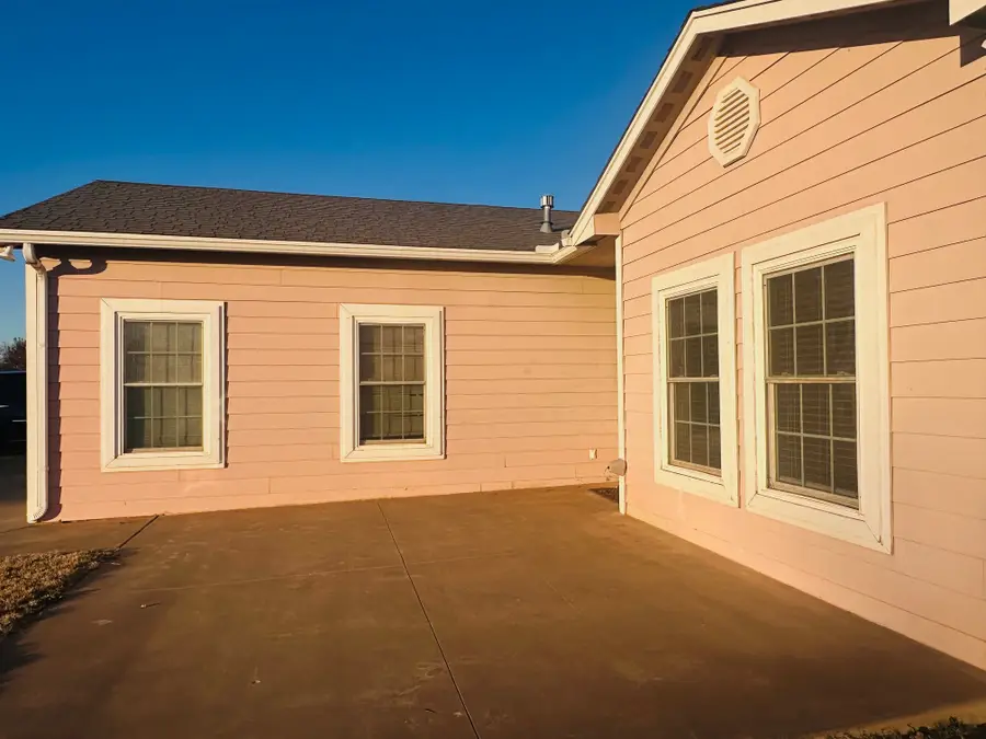 1005 Freeland Dr, Enid, OK 73703-1 - Image #2