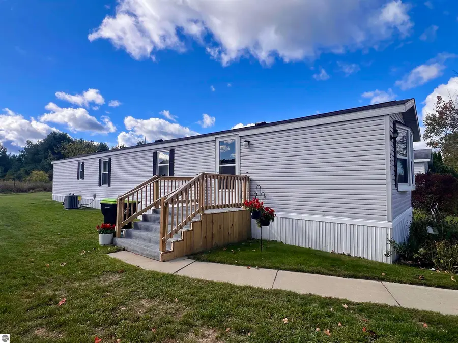 397 Fairway DR, Cadillac, MI 49601 - #2