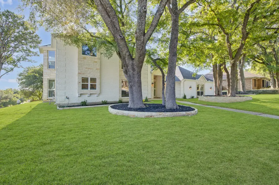 801 Highwoods Trail, Fort Worth, TX 76112 - #2
