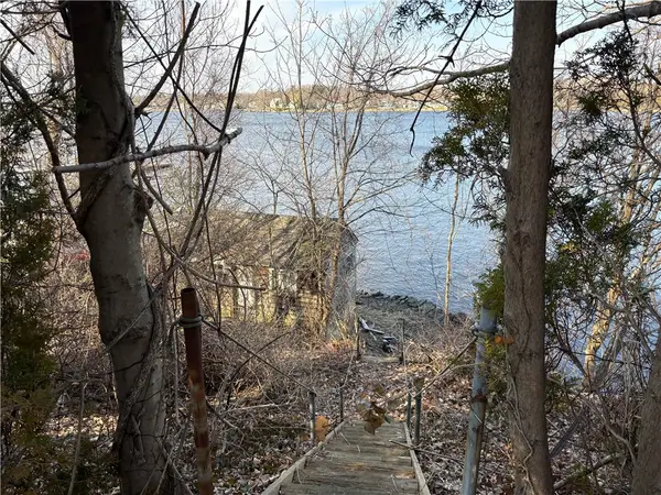 351 County Road, Barrington, RI 02806