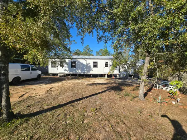 261 E Jonquil Avenue, DeFuniak Springs, FL 32433