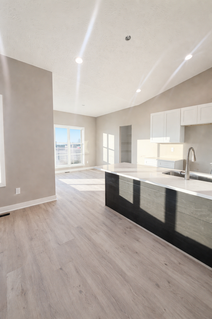 710 17th St SE, Orange City, IA 51041 - #3