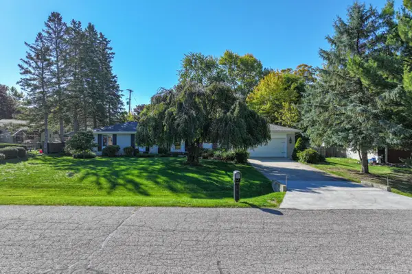 2119 Blackthorn, Burton, MI 48509