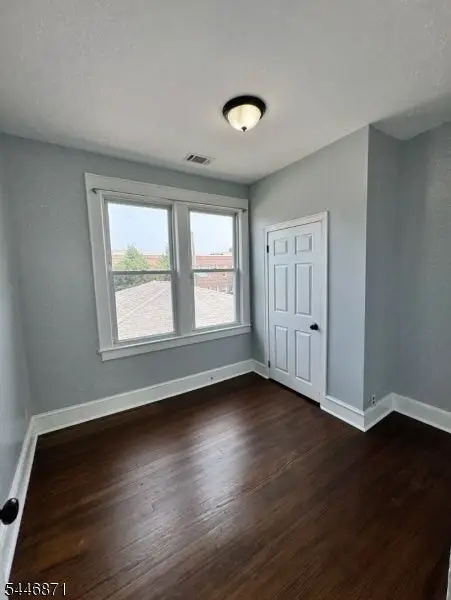 105 W 17th St #2F, Linden City, NJ 07036