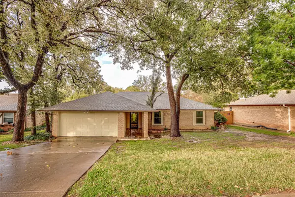 2302 Westpark Way Circle, Euless, TX 76040