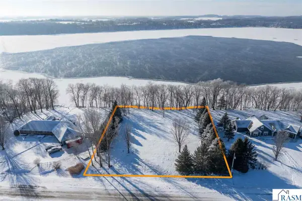 48901 North Shore Road, Waterville, MN 56096