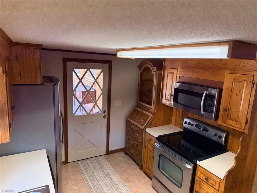226 White Plains Road, Roaring River, NC 28669 - #2