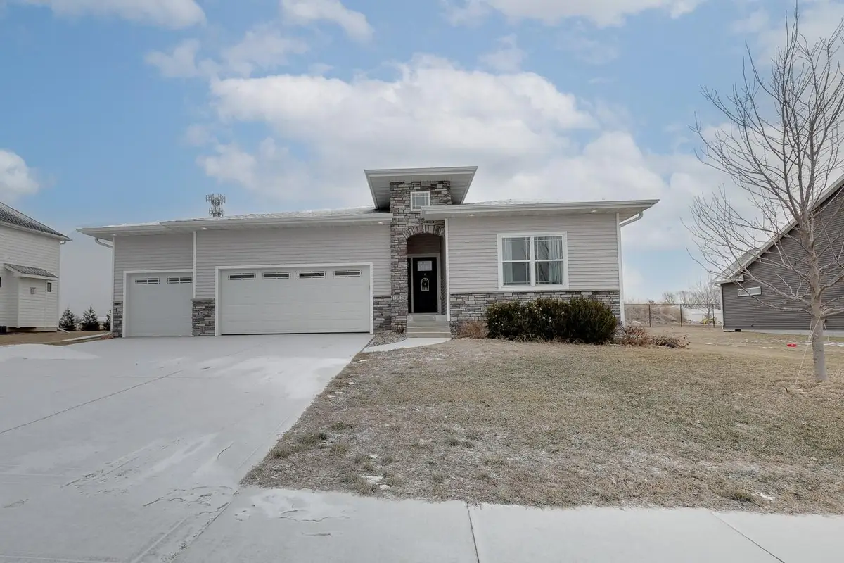 1818 Lakeview Drive, Pella, IA 50219 - #1