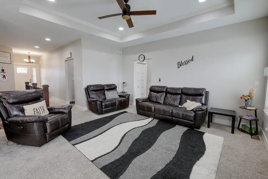 1818 Lakeview Drive, Pella, IA 50219 - #3