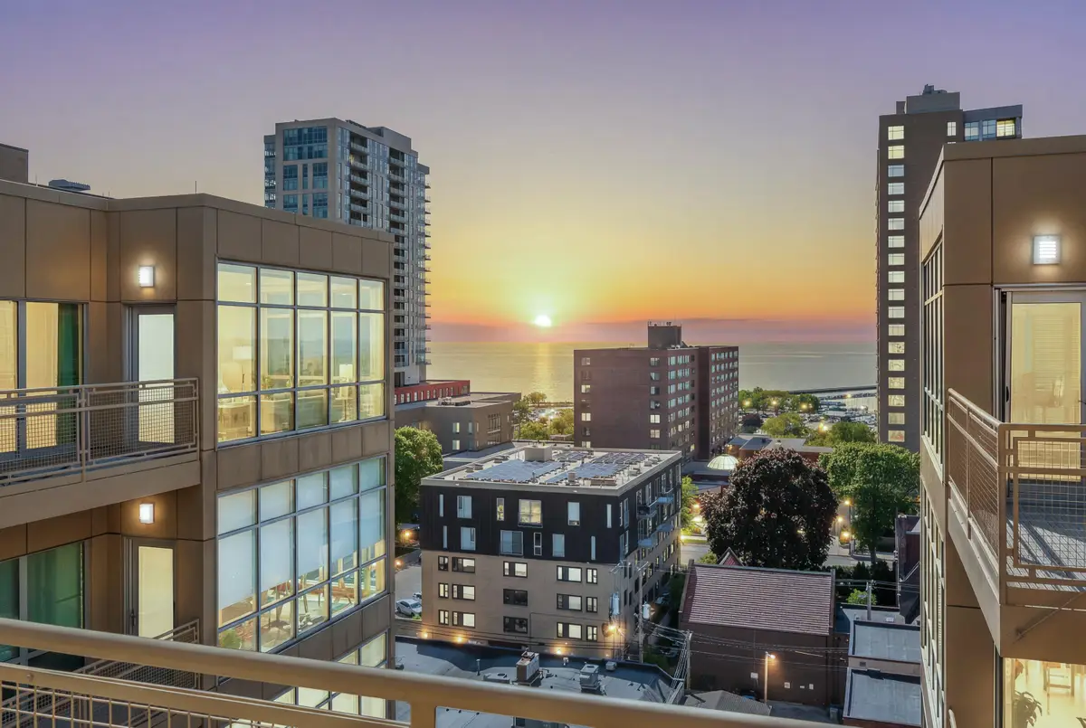 1550 E Royall Pl, Milwaukee, WI 53202 - #1