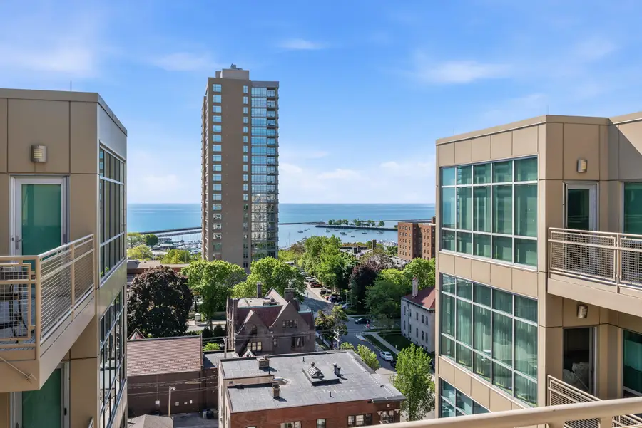 1550 E Royall Pl, Milwaukee, WI 53202 - #2