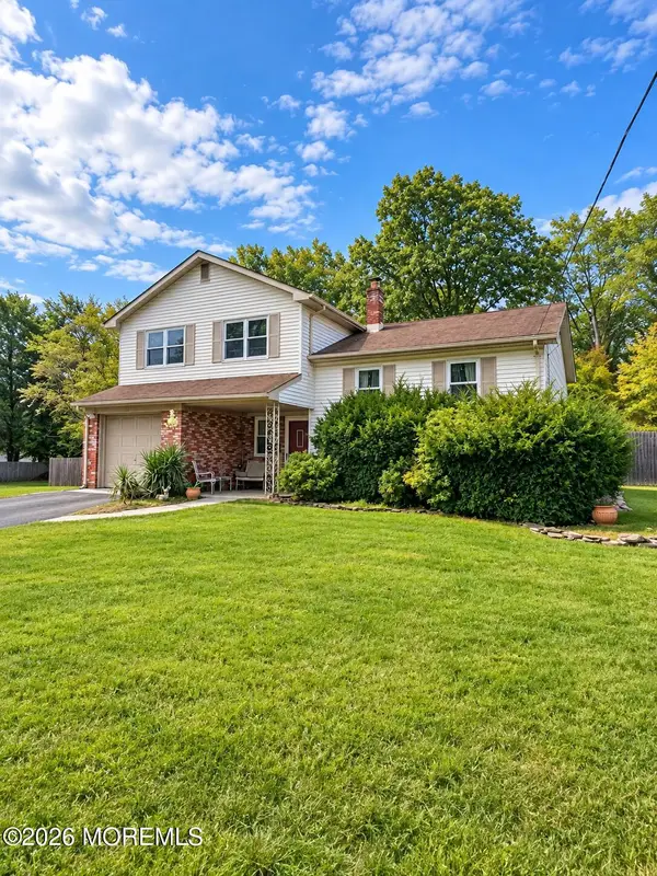 26 Chestnut Hill Road, Howell, NJ 07731