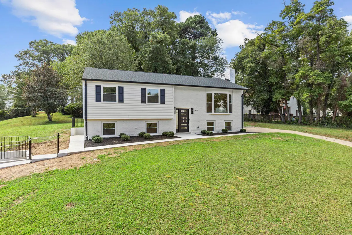 300 Valeview Ct Nw, Vienna, VA 22180 - #1