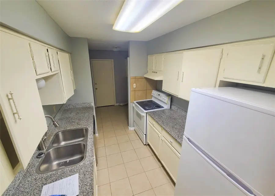 12816 Shannon Hills Drive, Houston, TX 77099 - #2