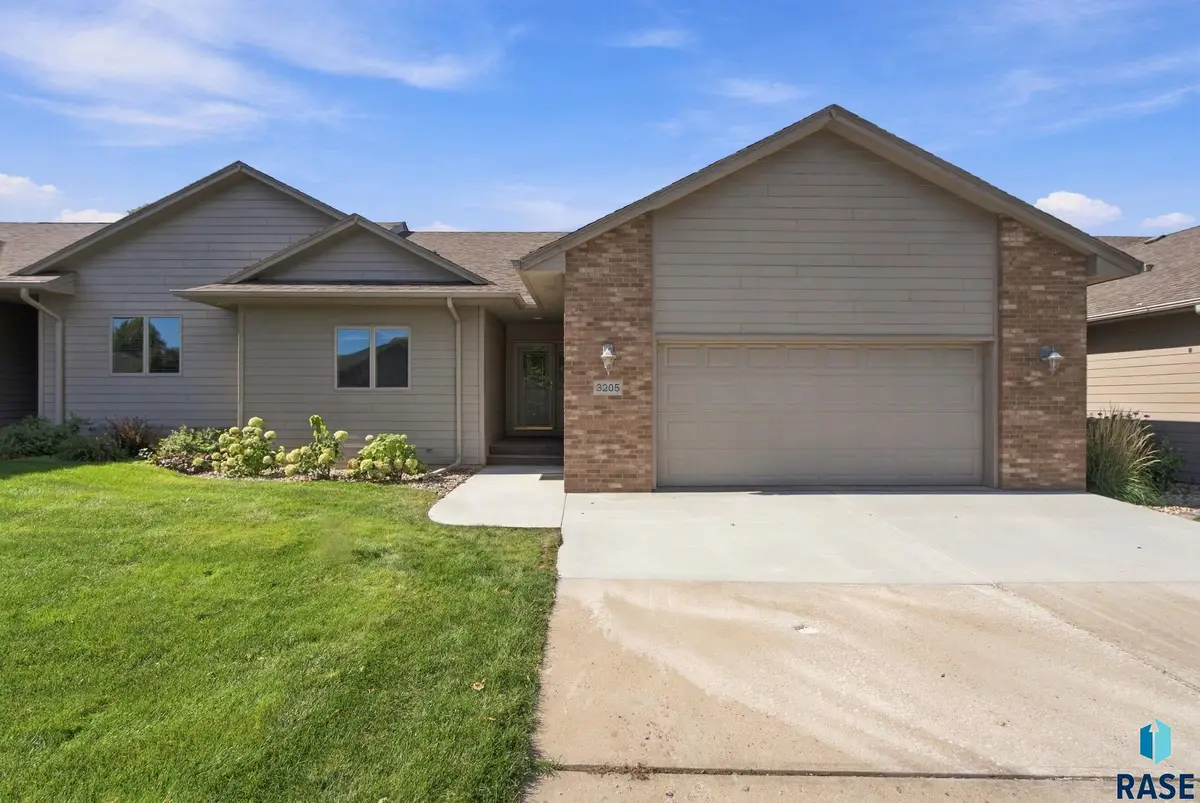 3205 S Lupine Pl, Sioux Falls, SD 57110 - #1