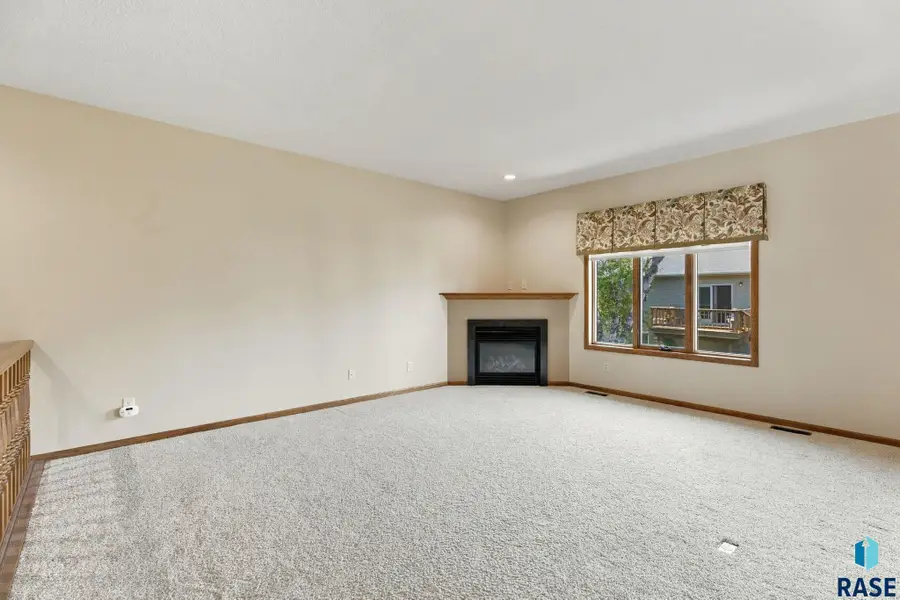 3205 S Lupine Pl, Sioux Falls, SD 57110 - #2