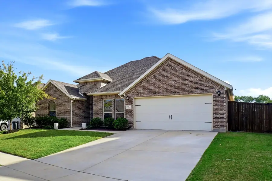 914 Timber Ridge Drive, Justin, TX 76247 - #2