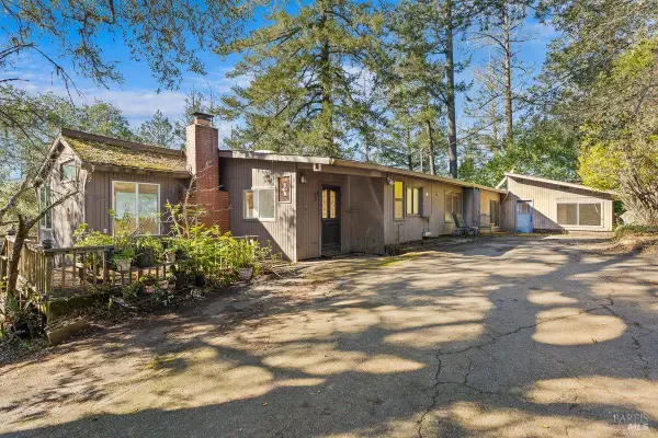 10650 Woodside Drive, Forestville, CA 95436