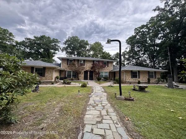 4382 Elmhurst Blvd, Dunmore, PA 18512