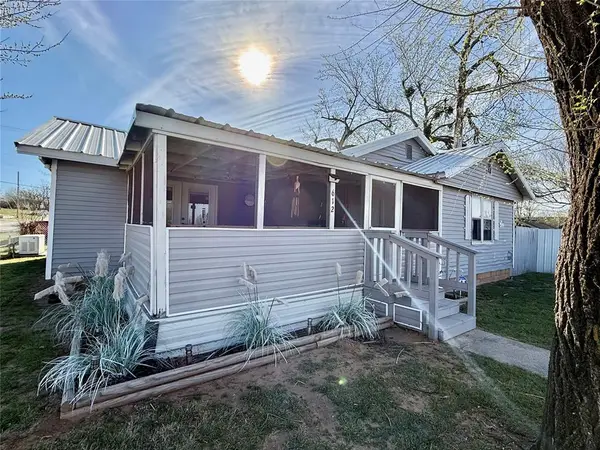 626 N Main Street, Cement, OK 73017