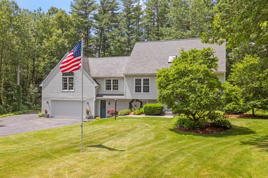25 Chatfield Drive, Litchfield, NH 03052 - Image #2
