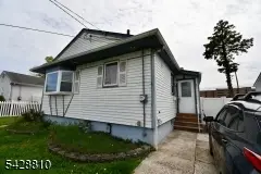 831 Smith St, Linden City, NJ 07036