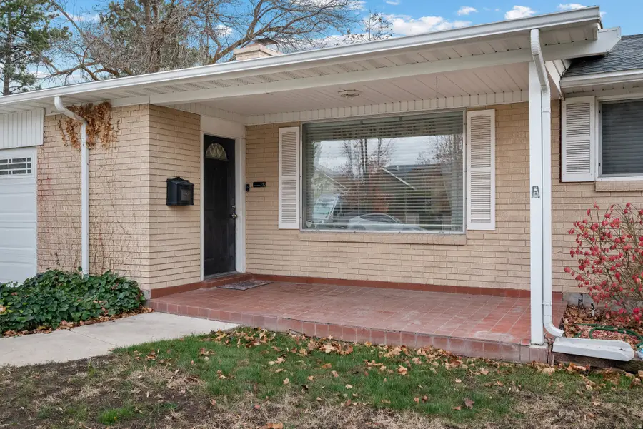 1610 E Moor Dale Ln S, Holladay, UT 84117 - #2