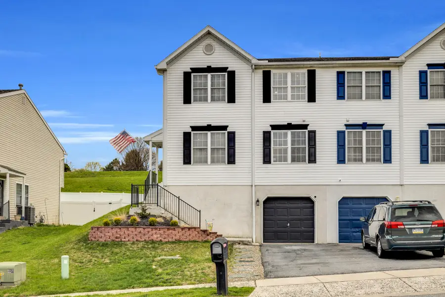 1548 Huron Dr, Sinking Spring, PA 19608 - #2