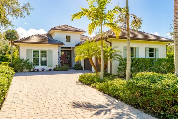 1700 Lake Club Court, Vero Beach, FL 32963