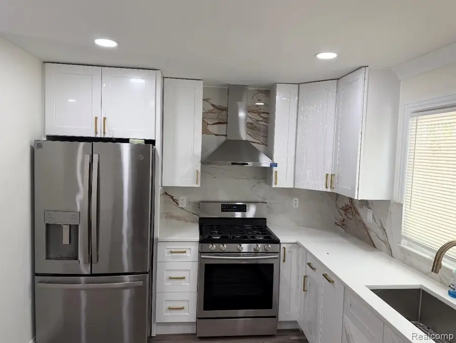 10100 W 9 Mile Road, Oak Park, MI 48237 - #3