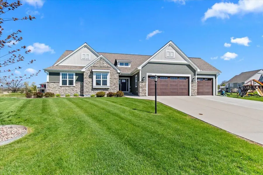 W158N6711 Tamarack Trl, Menomonee Falls, WI 53051 - #2