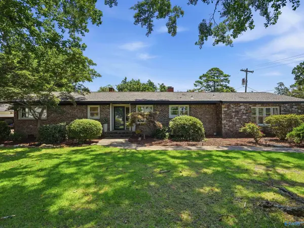 2210 Meadowbrook Road Se, Decatur, AL 35601