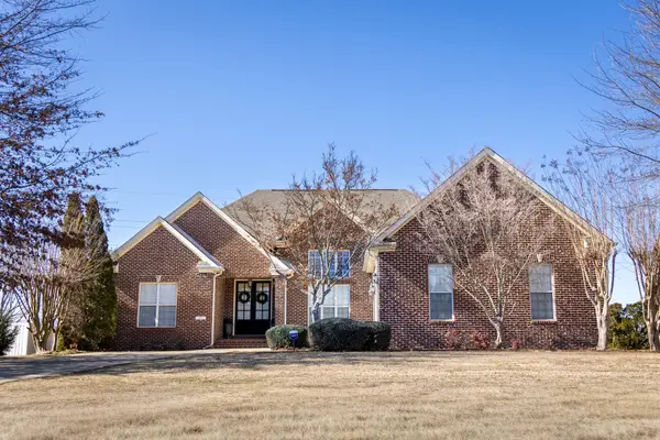 208 Plantation Springs Dr, Florence, AL 35630