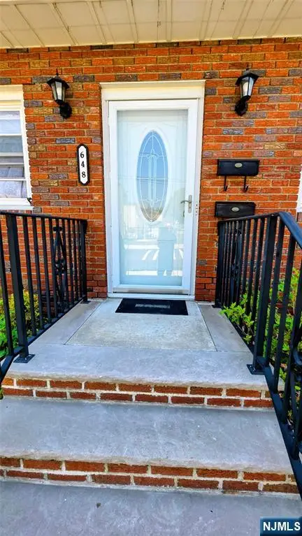 648 Milton Avenue , 2nd floor, Lyndhurst, NJ 07071