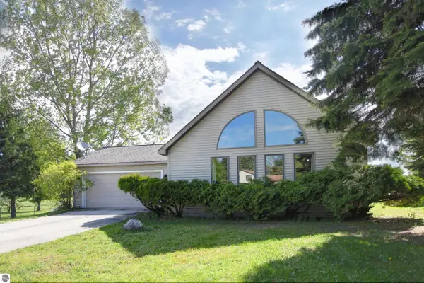 12325 Lincoln Hollow, Cedar, MI 49621