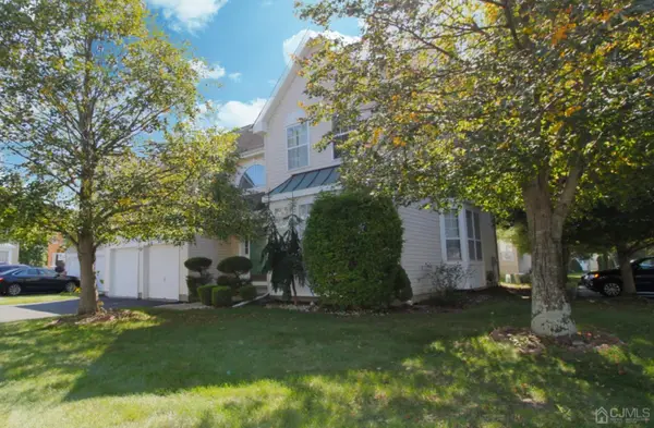 -27 Pin Oak Drive, North Brunswick, NJ 08902